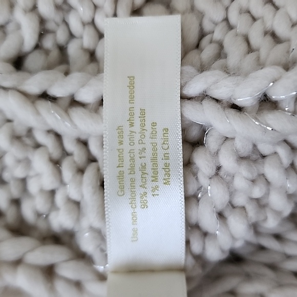 Scarf (New) - Picture 5 of 5